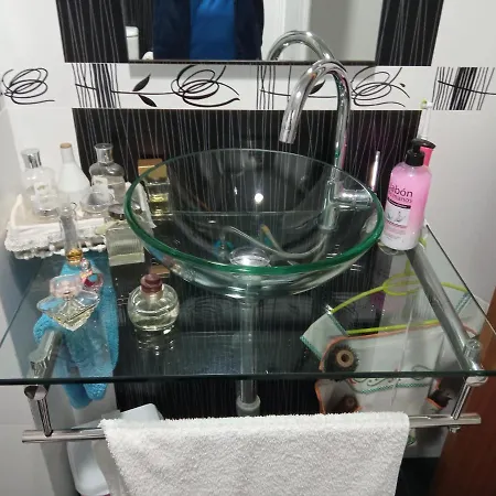 Individuales En Apartamento Compartido Alloggio in famiglia